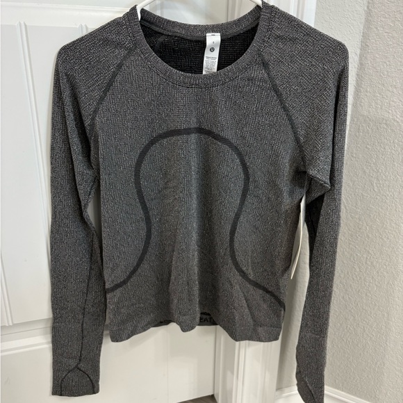 lululemon athletica Tops - lululemon athletica Women's Charcoal Gray Seamless Long Sleeve Top